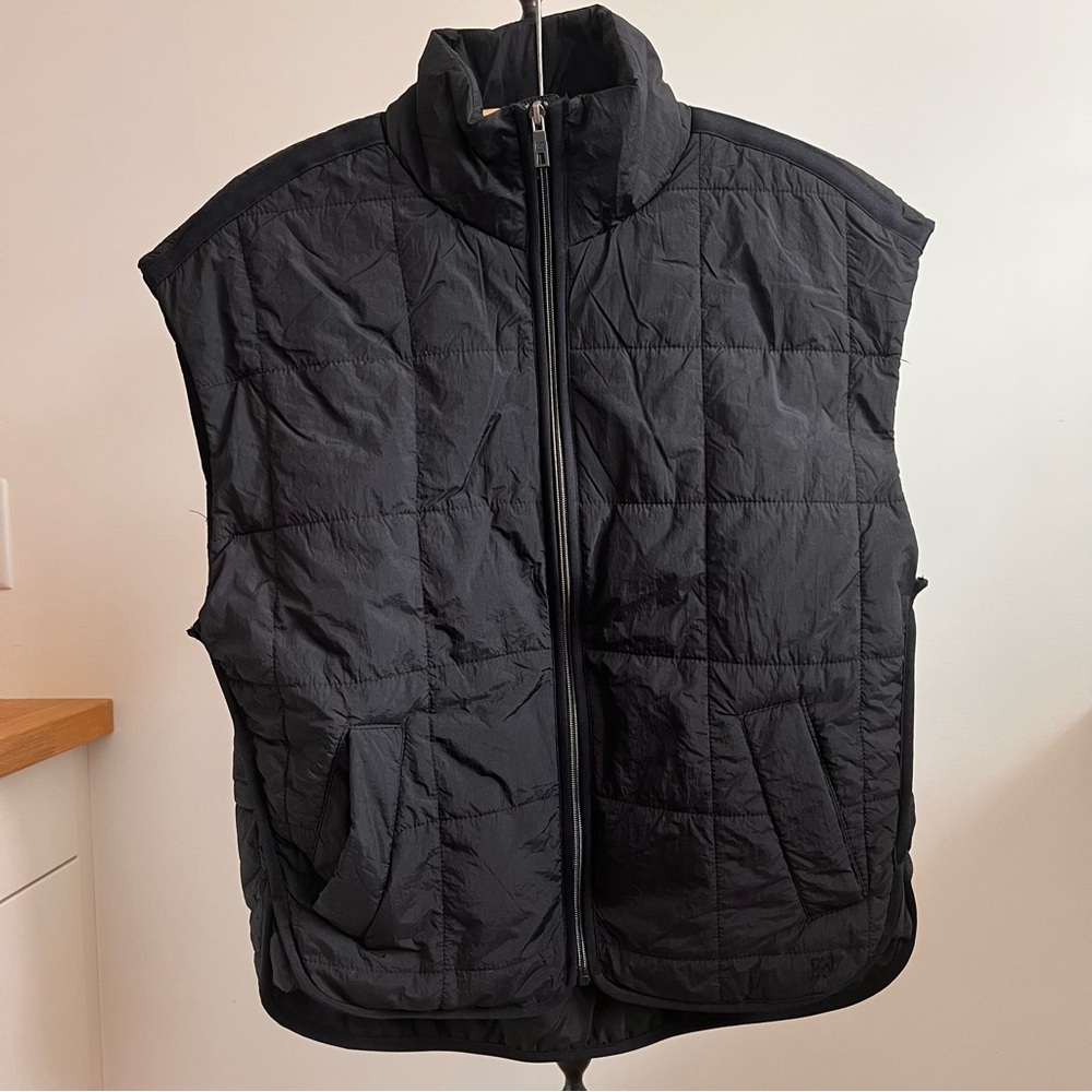Oversized Women’s Black Quilted Vest sz Xsmall